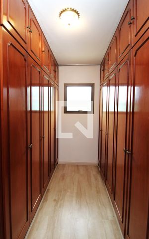 Casa para alugar com 360m², 3 quartos e 5 vagasCloset da Suíte 3