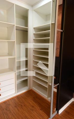 Casa à venda com 300m², 3 quartos e 3 vagasCloset da suíte