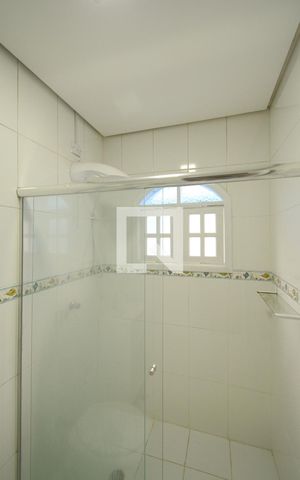 Casa à venda com 300m², 3 quartos e 3 vagasBanheiro - casa 1