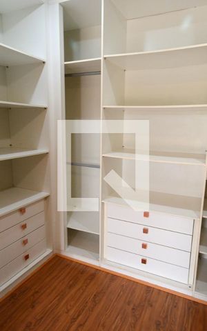Casa à venda com 300m², 3 quartos e 3 vagasCloset da suíte