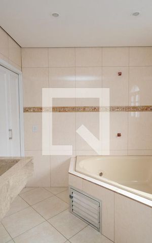 Casa à venda com 300m², 3 quartos e 3 vagasBanheiro da Suíte