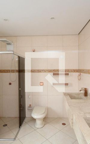 Casa à venda com 300m², 3 quartos e 3 vagasBanheiro da Suíte