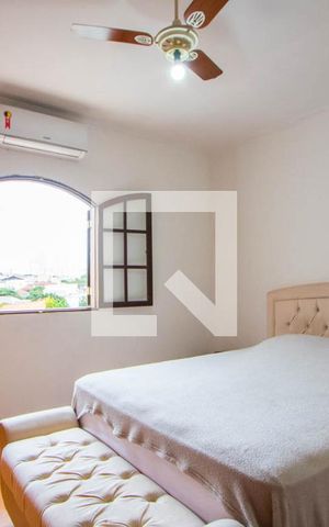 Casa para alugar com 278m², 3 quartos e 5 vagas Casa para alugar com 278m², 3 quartos e 5 vagasQuarto 1 - Suíte