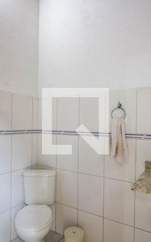 Casa para alugar com 278m², 3 quartos e 5 vagas Casa para alugar com 278m², 3 quartos e 5 vagasBanheiro de serviço