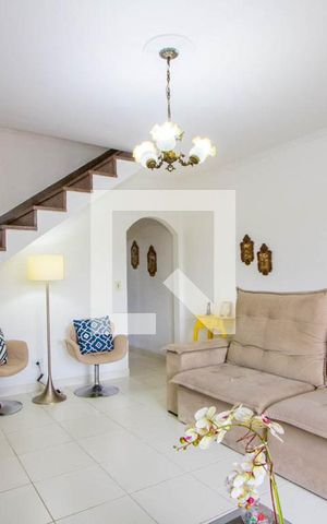 Casa para alugar com 278m², 3 quartos e 5 vagas Casa para alugar com 278m², 3 quartos e 5 vagasSala