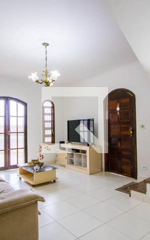 Casa para alugar com 278m², 3 quartos e 5 vagas Casa para alugar com 278m², 3 quartos e 5 vagasSala