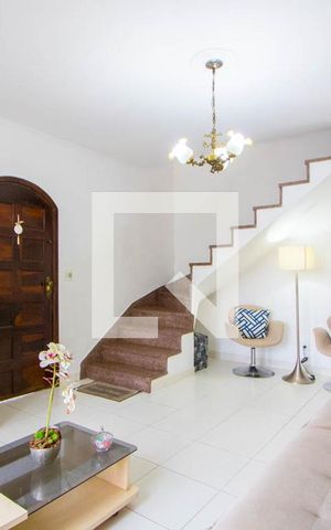 Casa para alugar com 278m², 3 quartos e 5 vagas Casa para alugar com 278m², 3 quartos e 5 vagasSala