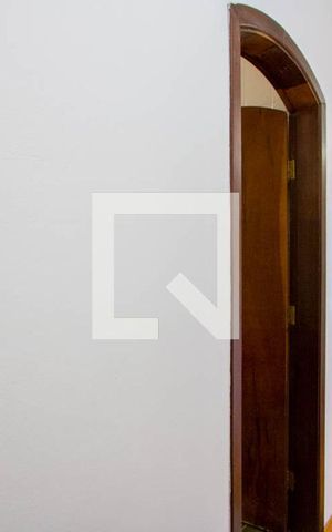 Casa para alugar com 278m², 3 quartos e 5 vagas Casa para alugar com 278m², 3 quartos e 5 vagasCorredor