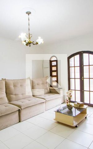 Casa para alugar com 278m², 3 quartos e 5 vagas Casa para alugar com 278m², 3 quartos e 5 vagasSala