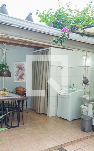 Casa à venda com 157m², 3 quartos e 2 vagas Casa à venda com 157m², 3 quartos e 2 vagasQuintal