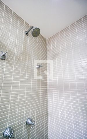 Apartamento à venda com 70m², 2 quartos e 2 vagas Apartamento à venda com 70m², 2 quartos e 2 vagasChuveiro