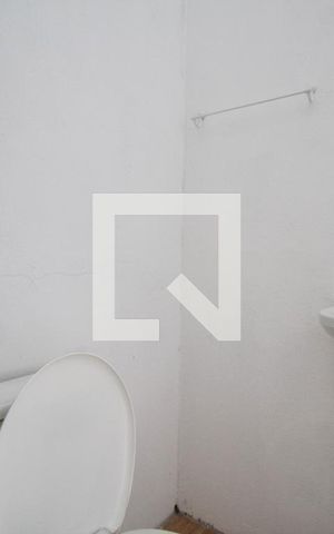 Studio para alugar com 50m², 0 quarto e sem vaga Studio para alugar com 50m², 0 quarto e sem vagaBanheiro