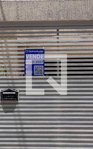 Casa à venda com 135m², 3 quartos e 4 vagas Casa à venda com 135m², 3 quartos e 4 vagasPlaca Banner Instalada na Fachada