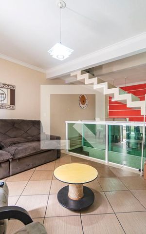 Casa à venda com 135m², 3 quartos e 4 vagas Casa à venda com 135m², 3 quartos e 4 vagasSala