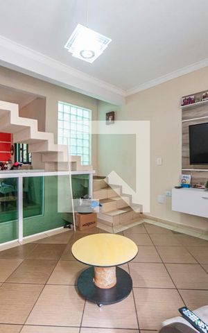 Casa à venda com 135m², 3 quartos e 4 vagas Casa à venda com 135m², 3 quartos e 4 vagasSala