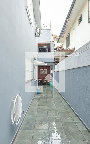 Casa à venda com 200m², 2 quartos e 2 vagasCorredor Externo