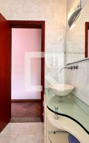 Casa à venda com 539m², 4 quartos e 5 vagasBanheiro suíte 2