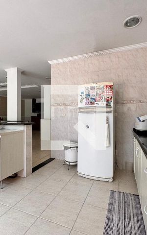 Casa à venda com 539m², 4 quartos e 5 vagasCozinha salão de festas 