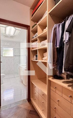 Casa à venda com 539m², 4 quartos e 5 vagasCloset suíte master 
