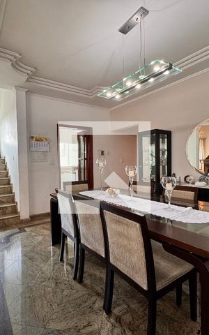 Casa à venda com 539m², 4 quartos e 5 vagasSala