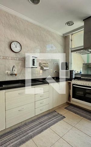 Casa à venda com 539m², 4 quartos e 5 vagasCozinha salão de festas 