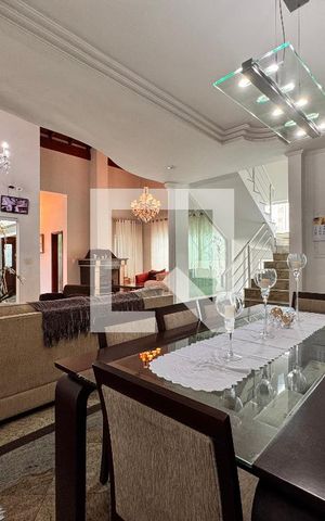 Casa à venda com 539m², 4 quartos e 5 vagasSala