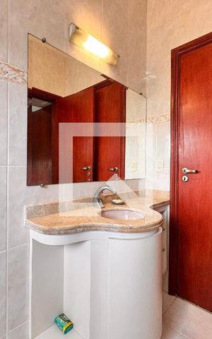Casa à venda com 539m², 4 quartos e 5 vagasBanheiro suíte 1