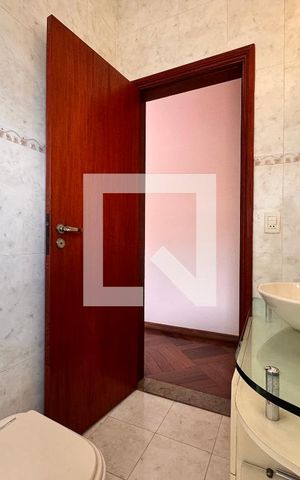 Casa à venda com 539m², 4 quartos e 5 vagasBanheiro suíte 2