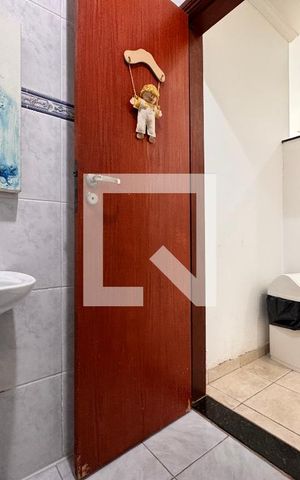 Casa à venda com 539m², 4 quartos e 5 vagasBanheiro salão de festas 1