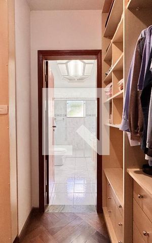 Casa à venda com 539m², 4 quartos e 5 vagasCloset suíte master 