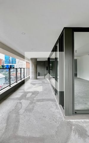 Apartamento à venda com 211m², 3 quartos e 3 vagas Apartamento à venda com 211m², 3 quartos e 3 vagasVaranda
