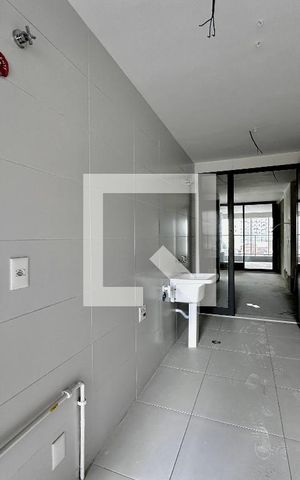 Apartamento à venda com 211m², 3 quartos e 3 vagas Apartamento à venda com 211m², 3 quartos e 3 vagasÁrea de Serviço