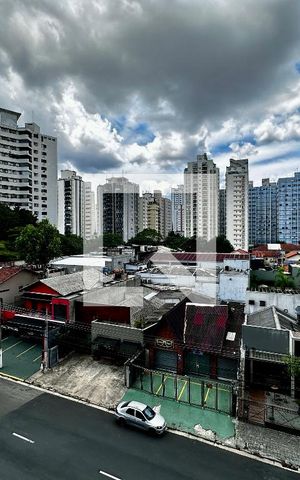 Apartamento à venda com 211m², 3 quartos e 3 vagas Apartamento à venda com 211m², 3 quartos e 3 vagasVista