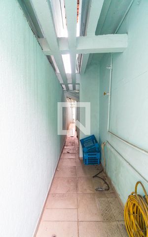 Casa à venda com 224m², 3 quartos e 4 vagas Casa à venda com 224m², 3 quartos e 4 vagasCorredor Lateral