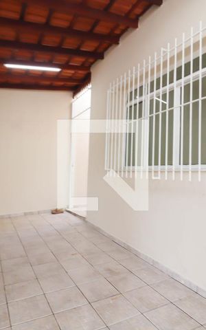 Casa à venda com 215m², 4 quartos e 4 vagas Casa à venda com 215m², 4 quartos e 4 vagasQuintal