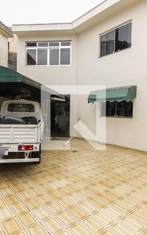Casa à venda com 380m², 3 quartos e 5 vagas Casa à venda com 380m², 3 quartos e 5 vagasQuintal - Garagem