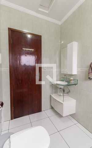 Casa à venda com 380m², 3 quartos e 5 vagas Casa à venda com 380m², 3 quartos e 5 vagasBanheiro 1