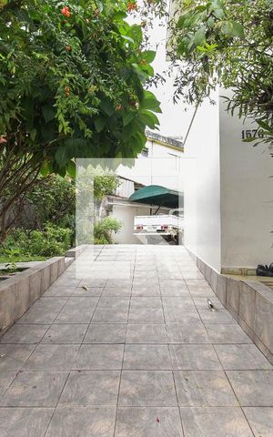 Casa à venda com 380m², 3 quartos e 5 vagas Casa à venda com 380m², 3 quartos e 5 vagasGaragem