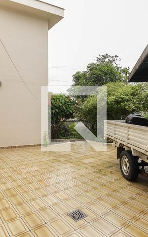 Casa à venda com 380m², 3 quartos e 5 vagas Casa à venda com 380m², 3 quartos e 5 vagasQuintal - Garagem