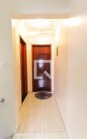 Casa à venda com 380m², 3 quartos e 5 vagas Casa à venda com 380m², 3 quartos e 5 vagasCorredor