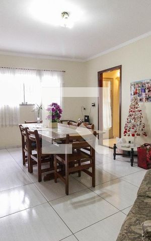 Casa à venda com 380m², 3 quartos e 5 vagas Casa à venda com 380m², 3 quartos e 5 vagasSala de Jantar