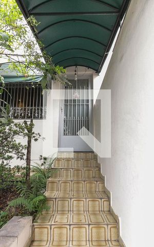 Casa à venda com 380m², 3 quartos e 5 vagas Casa à venda com 380m², 3 quartos e 5 vagasEntrada