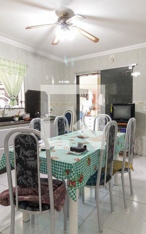 Casa à venda com 380m², 3 quartos e 5 vagas Casa à venda com 380m², 3 quartos e 5 vagasCozinha