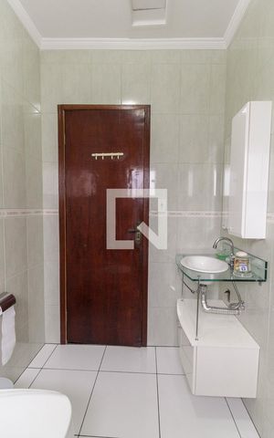 Casa à venda com 380m², 3 quartos e 5 vagas Casa à venda com 380m², 3 quartos e 5 vagasBanheiro 1