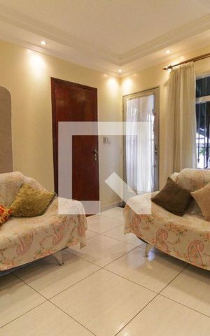 Casa à venda com 380m², 3 quartos e 5 vagas Casa à venda com 380m², 3 quartos e 5 vagasSala