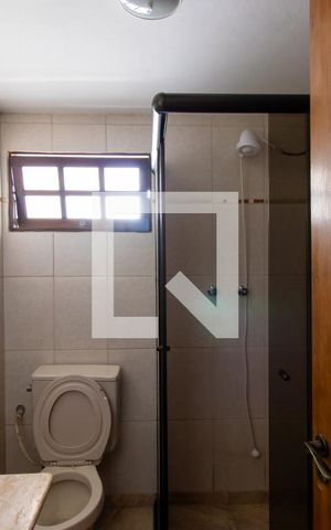 Casa de condomínio para alugar com 3m², 4 quartos e 2 vagas Casa de condomínio para alugar com 3m², 4 quartos e 2 vagasBanheiro