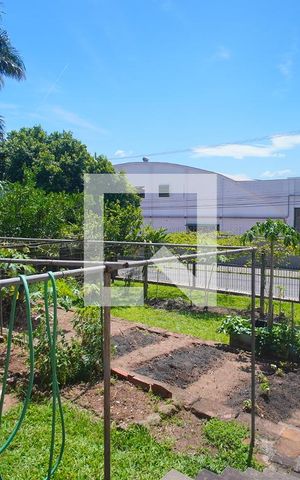 Casa à venda com 300m², 4 quartos e 3 vagas Casa à venda com 300m², 4 quartos e 3 vagasJardim