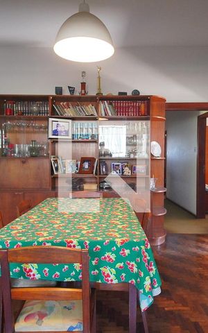 Casa à venda com 300m², 4 quartos e 3 vagas Casa à venda com 300m², 4 quartos e 3 vagasSala de Jantar