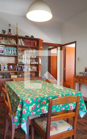 Casa à venda com 300m², 4 quartos e 3 vagas Casa à venda com 300m², 4 quartos e 3 vagasSala de Jantar
