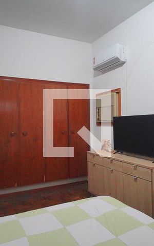 Casa à venda com 300m², 4 quartos e 3 vagas Casa à venda com 300m², 4 quartos e 3 vagasQuarto 4